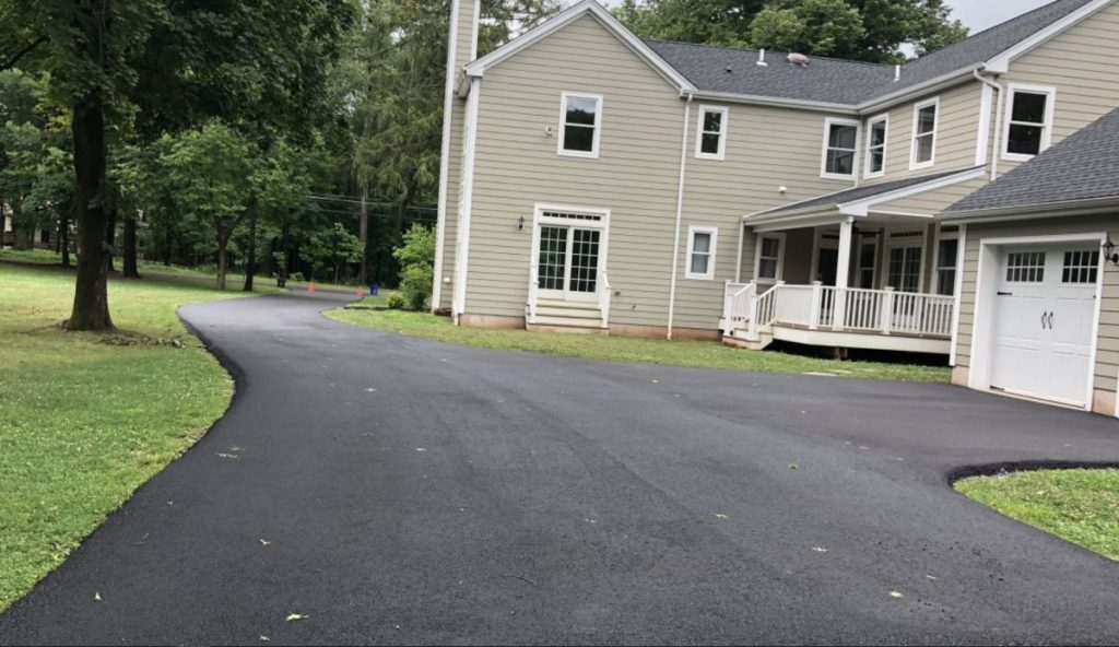 Ashphalt vs concrete driveway cost