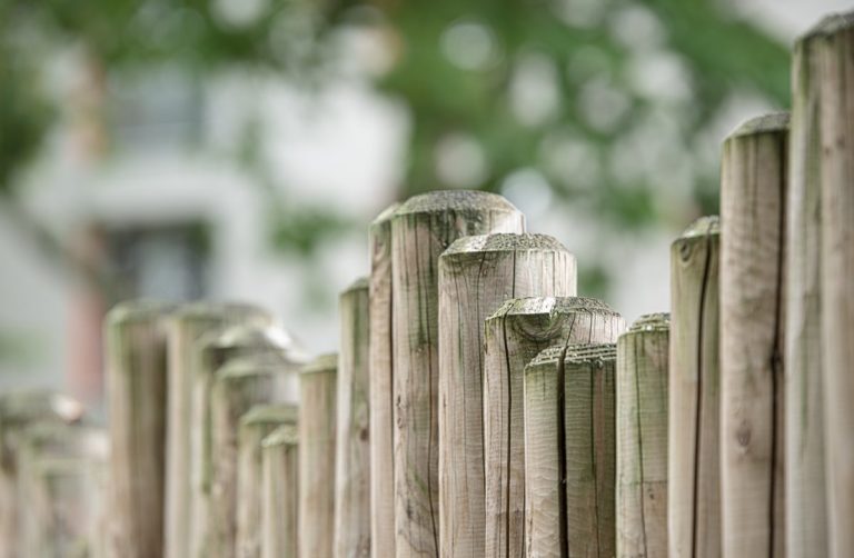 Redwood fence - 5 Reasons to Use Redwood for Your Garden Fencing